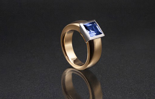 Ring mit Saphir in 750/- Gelb-/weißgold