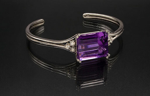 Armspange mit Amethyst und Diamant-Brillanten in 750/- Weißgold