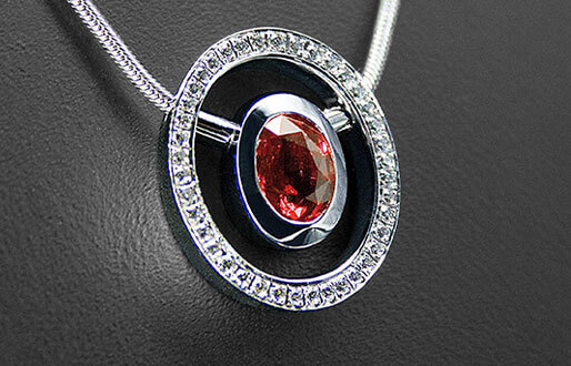 Collier mit Rubin und Diamant-Brillanten in 950/- Platin