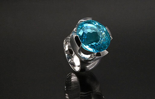 Ring mit Blautopas (nat.) in 750/- Weißgold