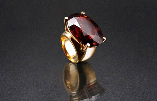 Ring mit Granat in 750/- Gelbgold