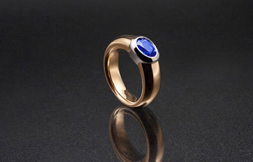 Ring mit Saphir in 750/- Gelb-/weißgold