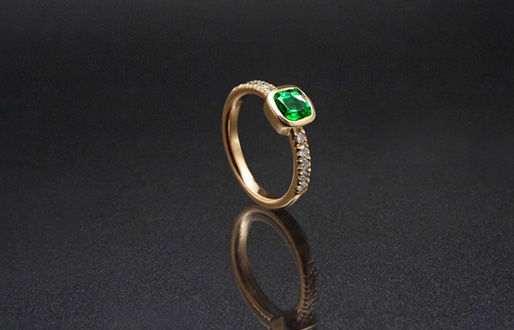 Ring mit Smaragd und Diamant-Brillantbesatz in 750/- Gelbgold