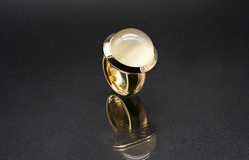 Ring mit Mondstein in 750/- Gelbgold