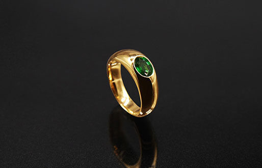 Ring mit Tsavorith in 750/- Gelbgold